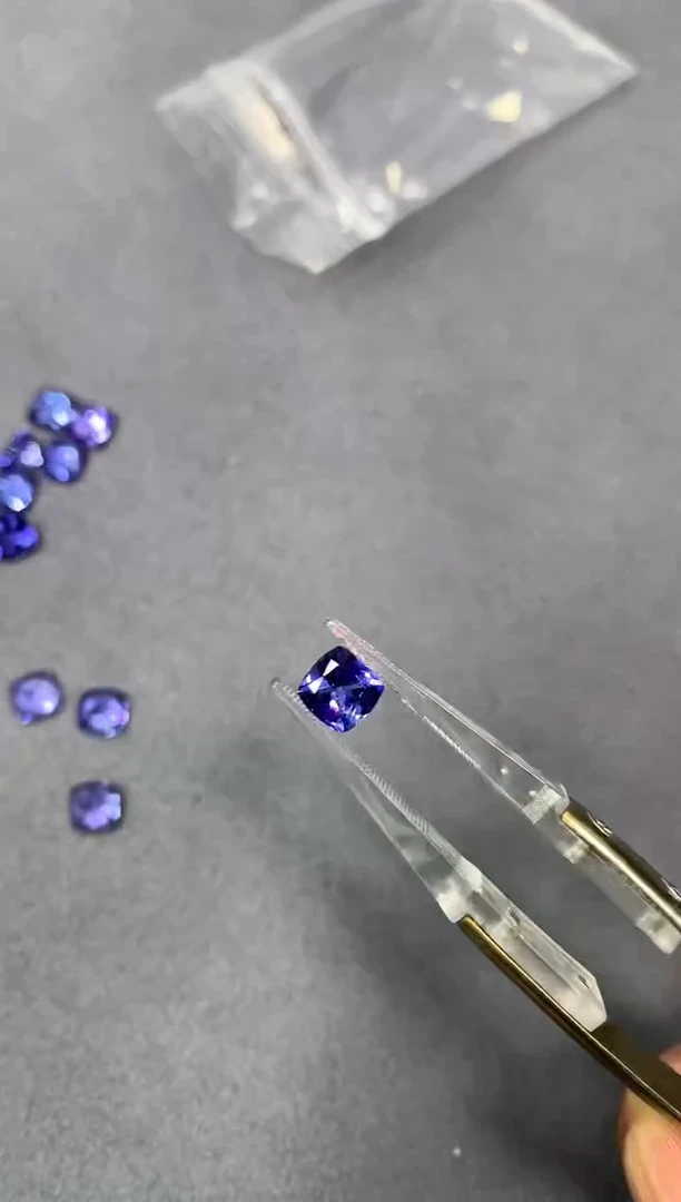 【闪购商品】坦桑石裸石未镶嵌多样性发货一粒