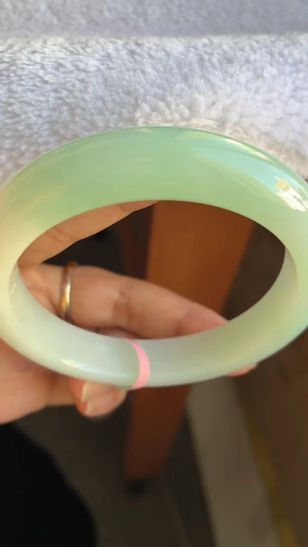 未镶嵌手镯翡翠（细糯胶无棉飘色）42号