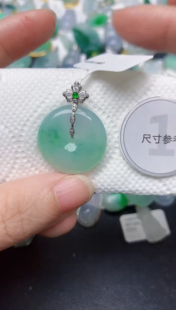 颈饰18K金镶嵌翡翠天然缅甸A货翡翠