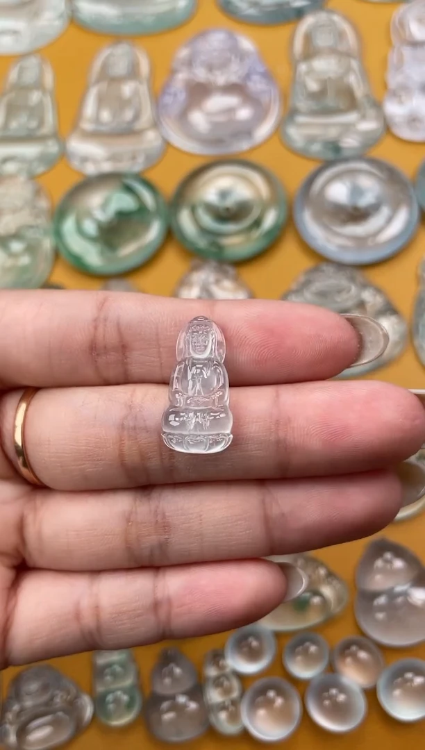 翡翠未镶嵌吊坠(不含链)宝宝观音 21.9 11.1 3.9