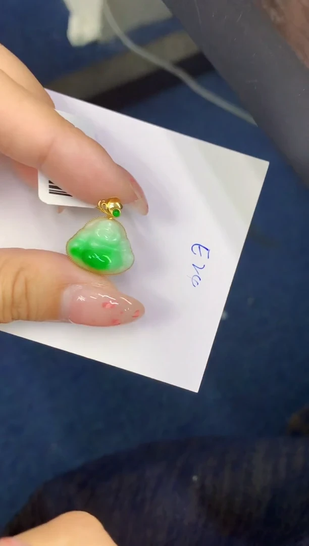 翡翠18K金镶嵌颈饰缅甸天然翡翠A货