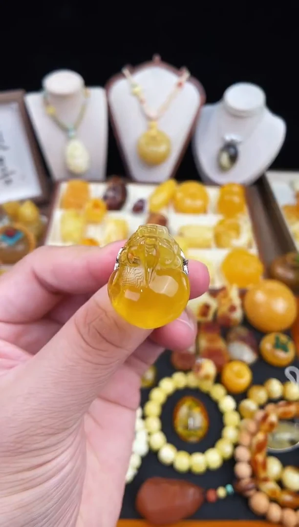 琥珀未镶嵌珠宝奇石没****?柒月