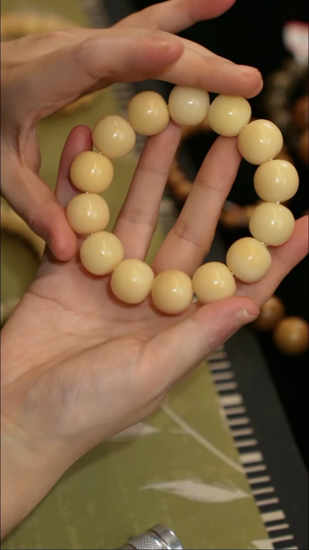 菩提无事牌17x18缅甸风化老料白玉菩提根