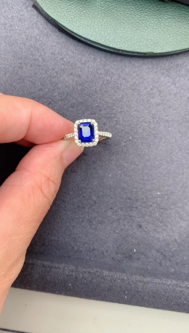 蓝宝石戒指18K金镶嵌1.4ct皇家蓝