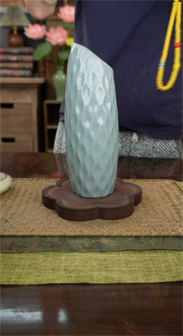 【闪购商品】斜口花瓶粉青