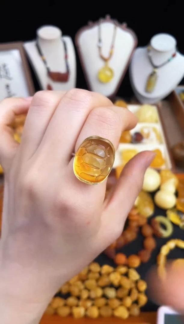 未镶嵌琥珀珠宝奇石柒月