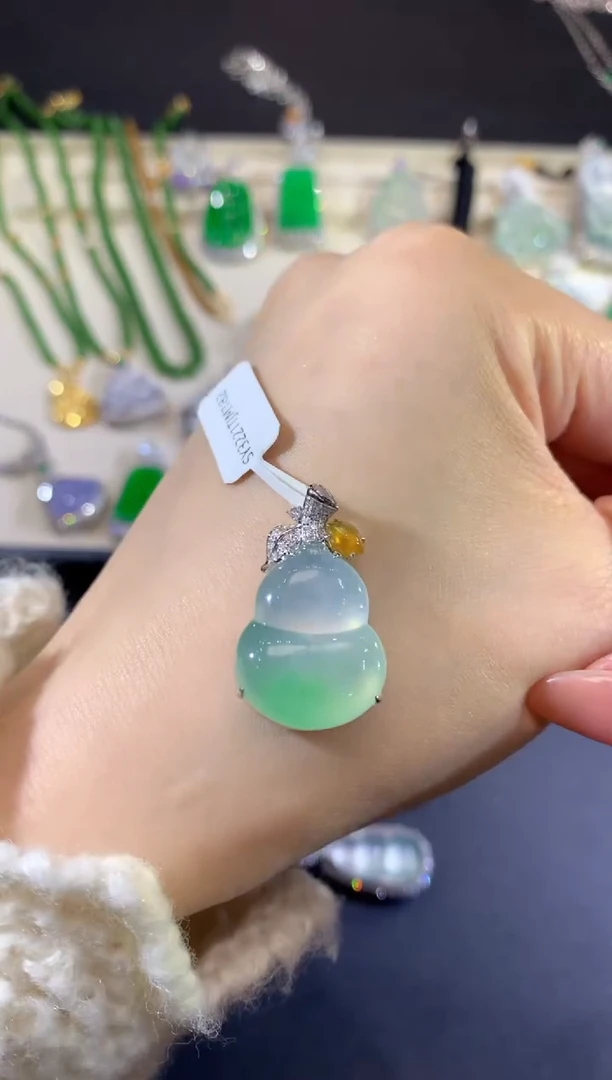 吊坠(不含链)18K金镶嵌翡翠96-葫芦