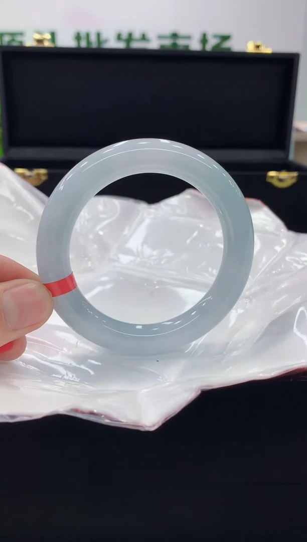 翡翠手镯未镶嵌手镯