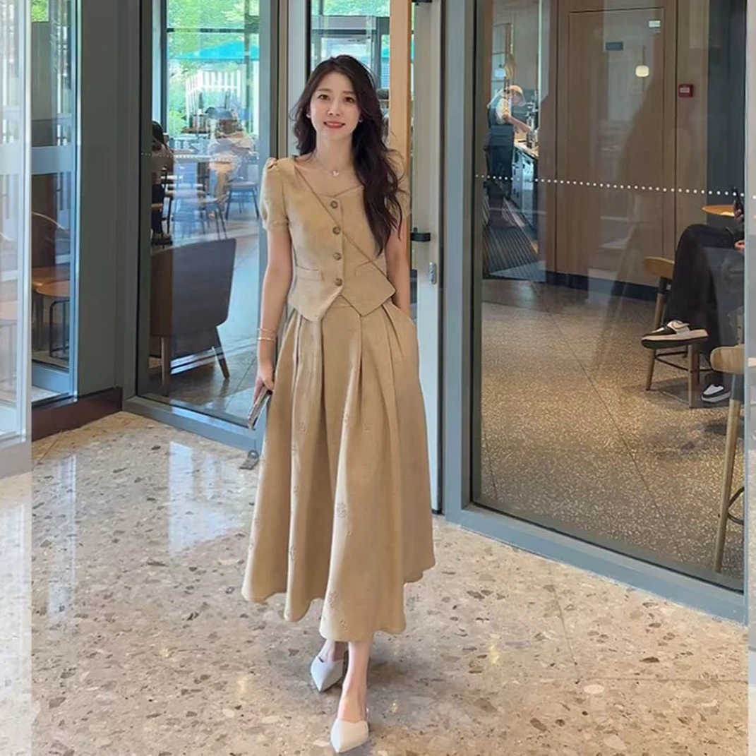 2025夏季高级感气质收腰卡其干金套装上衣+高腰半裙DW