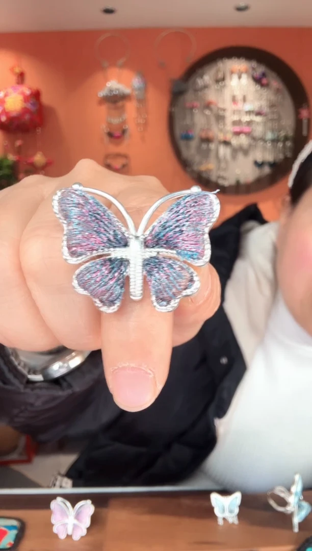 织绣手工苗银苗绣饰品97