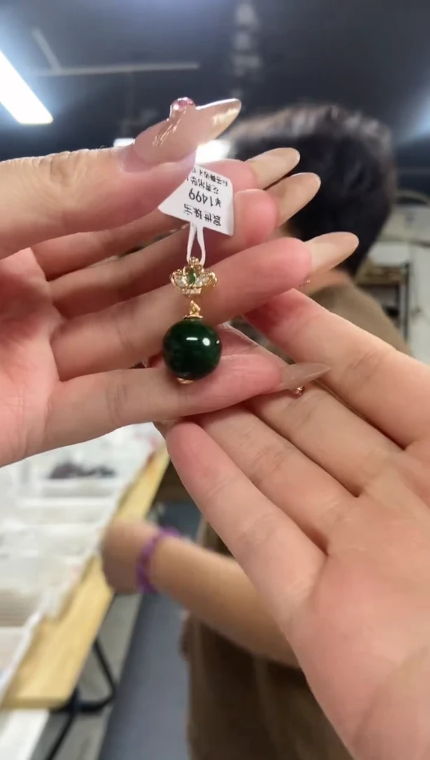 【闪购商品】翡翠吊坠(不含链)未镶嵌多样性发其一颜色微差