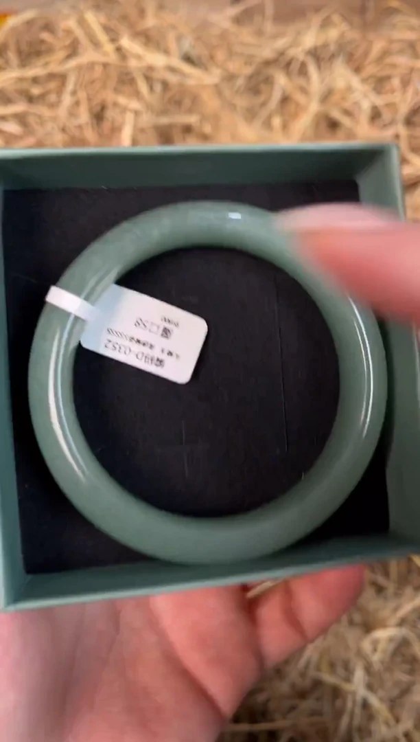 未镶嵌手镯石英质玉D-0352