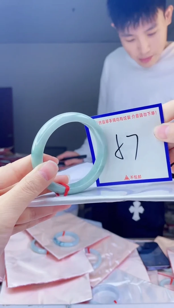 未镶嵌手镯翡翠我