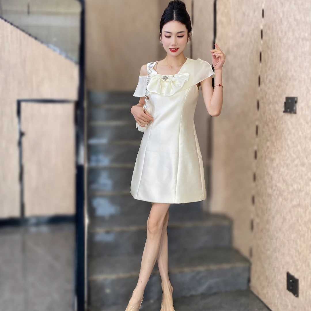 夏季小众设计感连衣裙女新款时尚名媛千金气质蝴蝶结镂空白色裙子