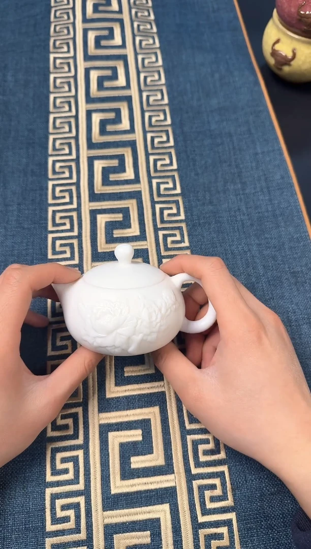 【闪购商品】羊脂玉浮雕西施壶