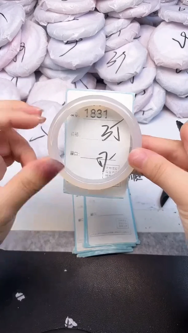 玛瑙/玉髓手镯未镶嵌1831