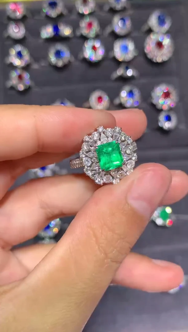 18K金镶嵌戒指祖母绿1.48CT