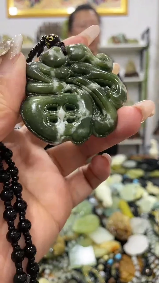 岫玉未镶嵌吊坠