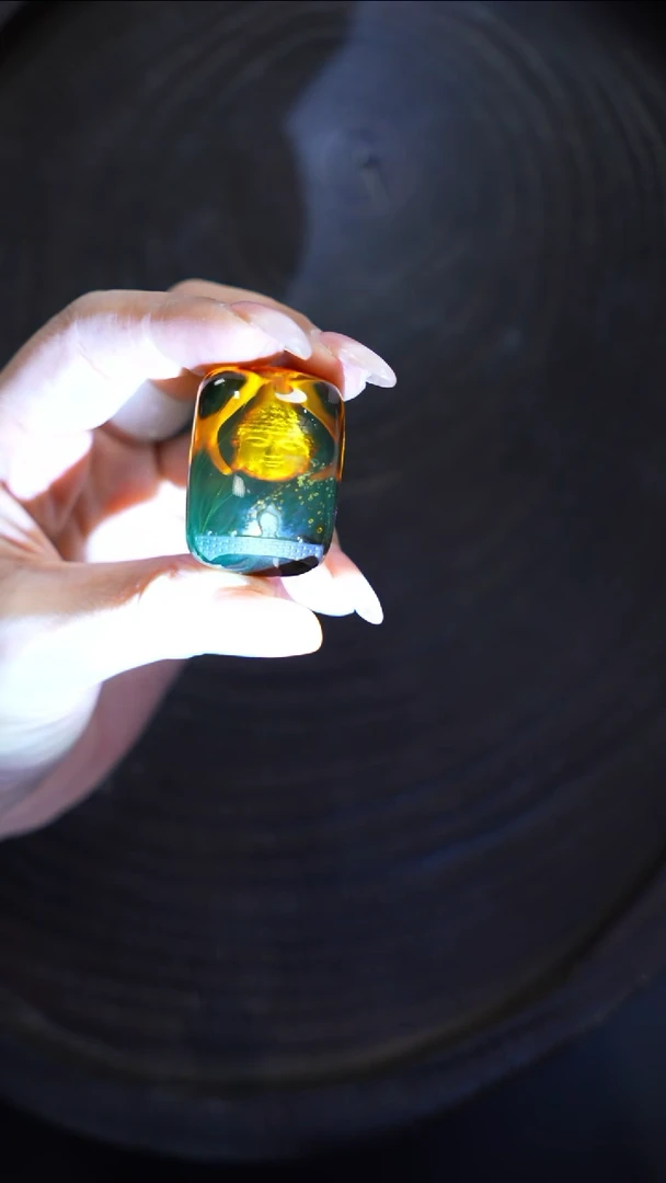 未镶嵌蓝珀裸石微瑕心中有佛