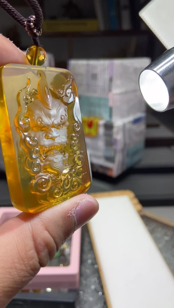 琥珀颈饰未镶嵌貔貅方牌
