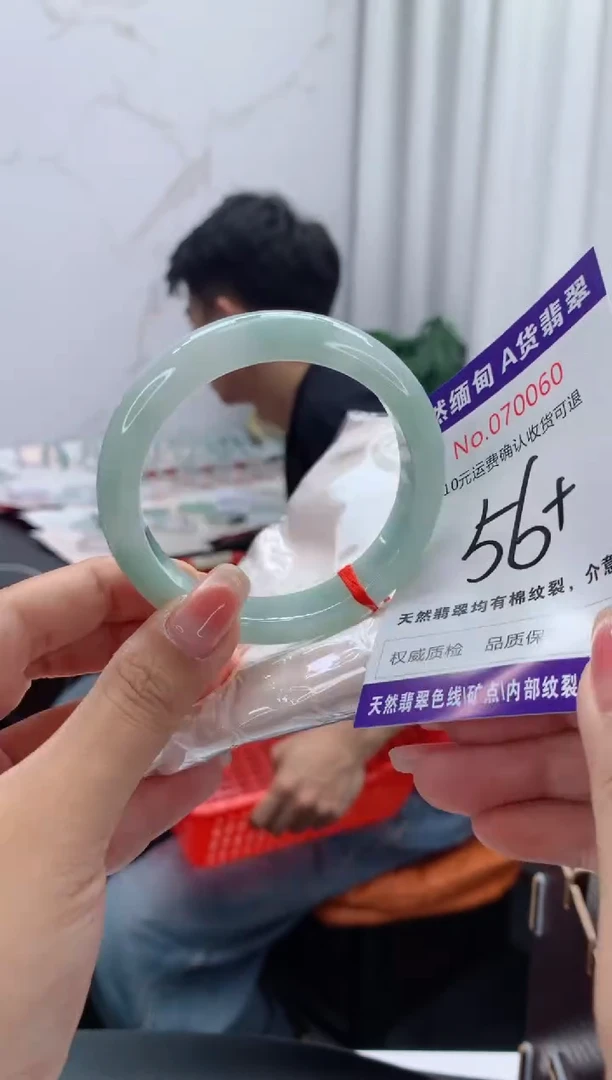 翡翠手镯未镶嵌有纹，完美者勿拍
