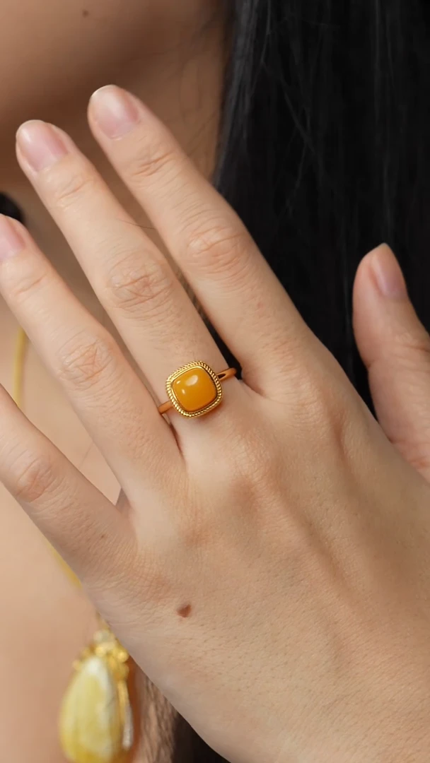 银S925镶嵌蜜蜡戒指-小方糖