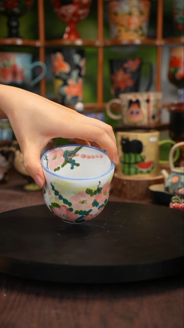 釉下手绘陶瓷杯子
