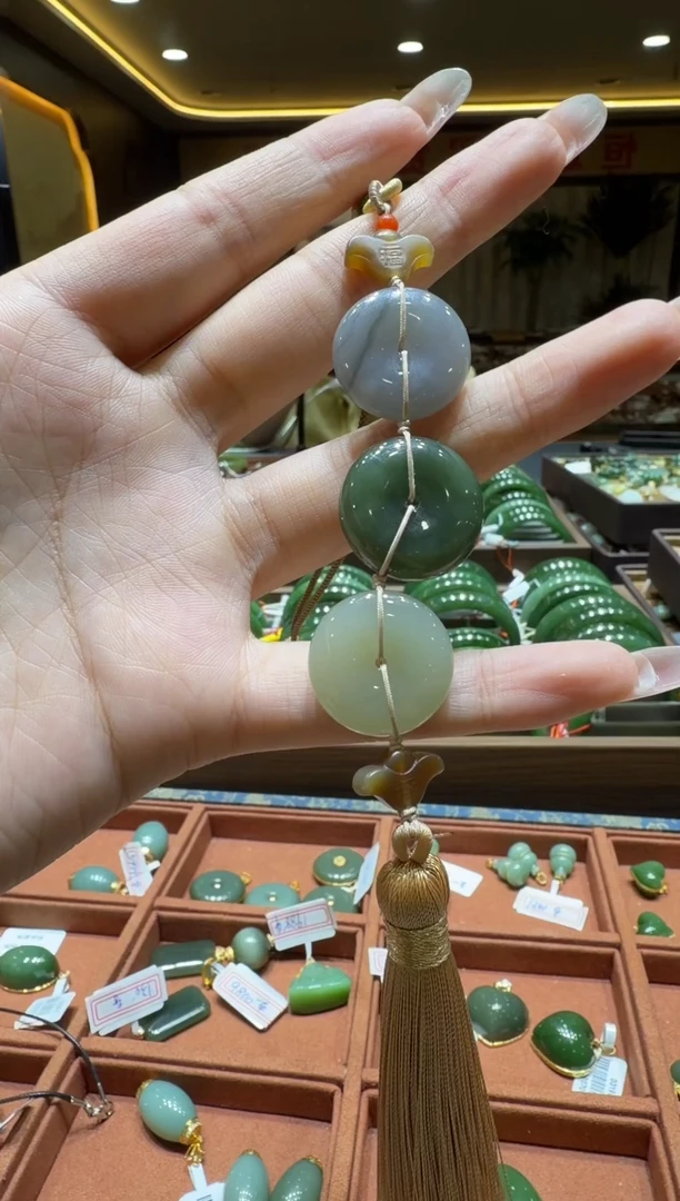 颈饰未镶嵌和田玉挂件