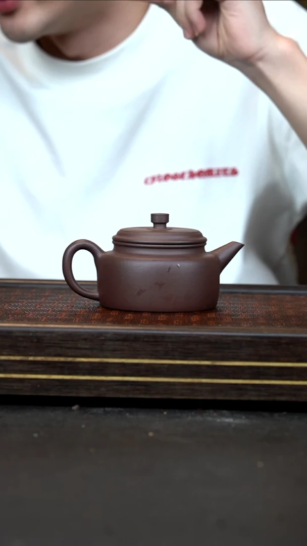 茶壶紫砂   MB     剑流德钟    老紫泥     200cc