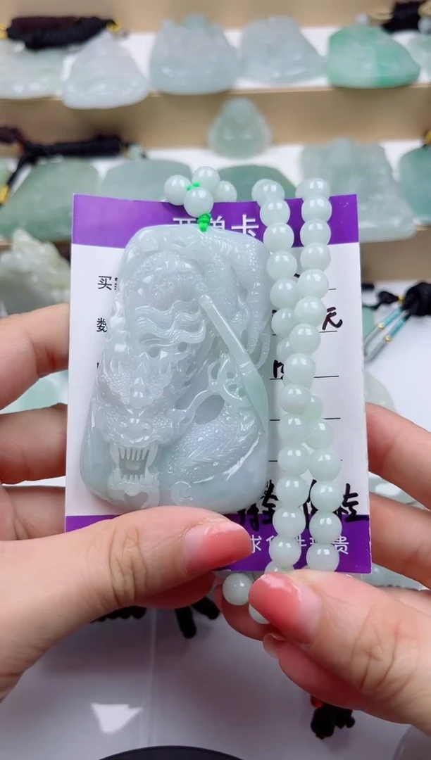 颈饰未镶嵌翡翠
