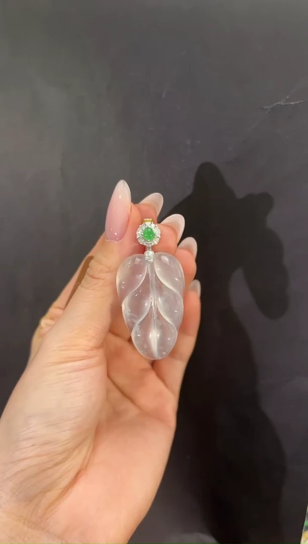 吊坠(不含链)18K金镶嵌翡翠玉叶吊坠多人不退不换