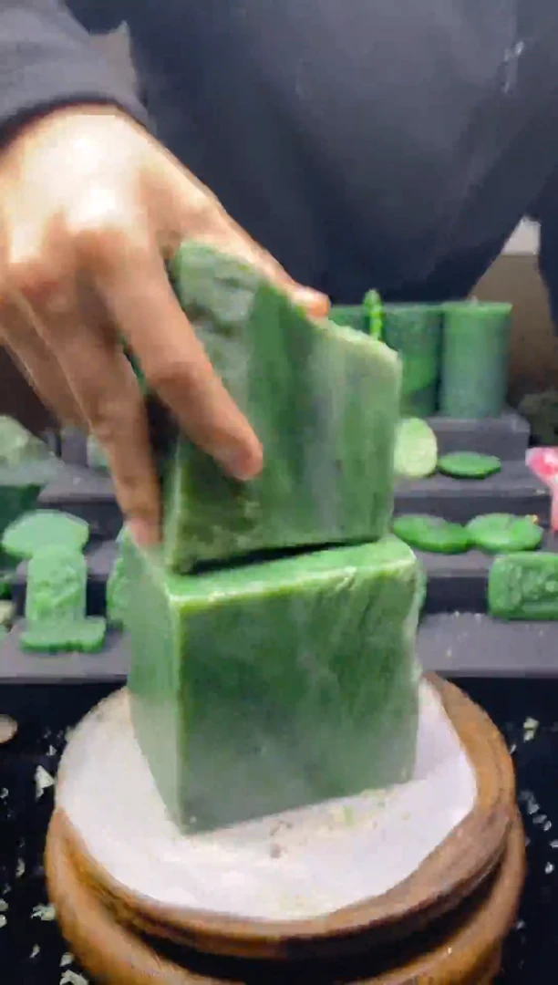 未镶嵌和田玉（碧玉）珠宝半成品1