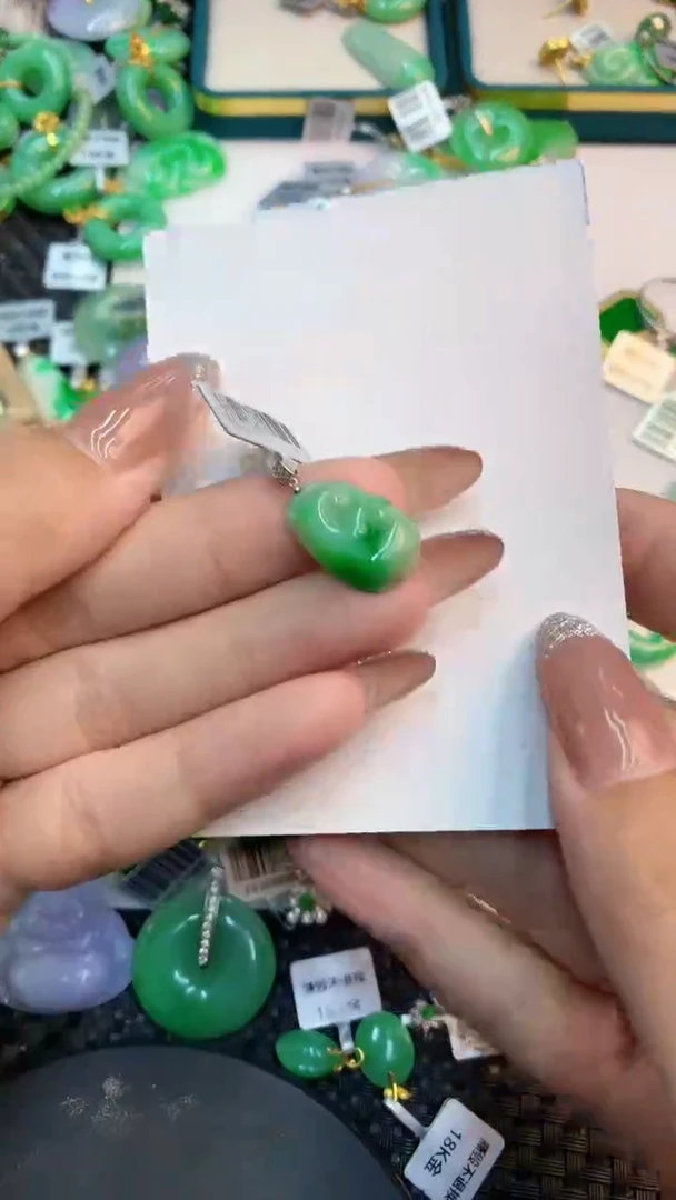 颈饰18K金镶嵌翡翠1