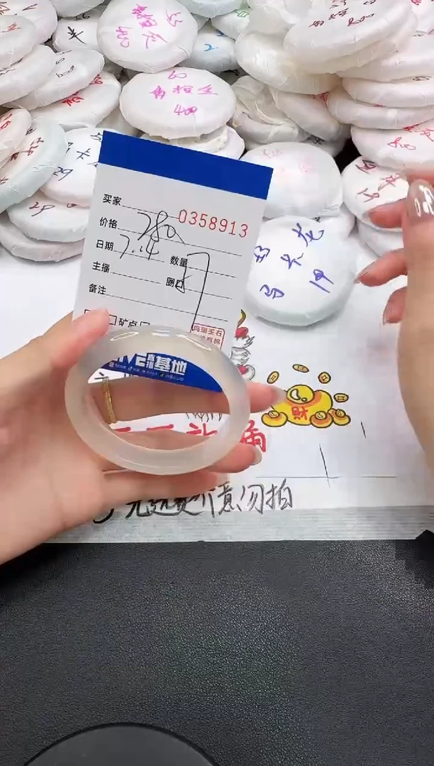 玛瑙/玉髓手镯未镶嵌8913