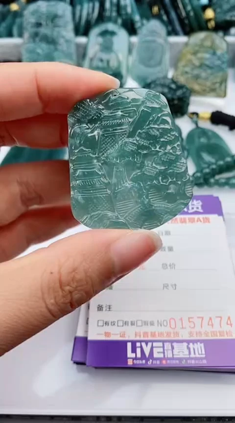 翡翠未镶嵌颈饰