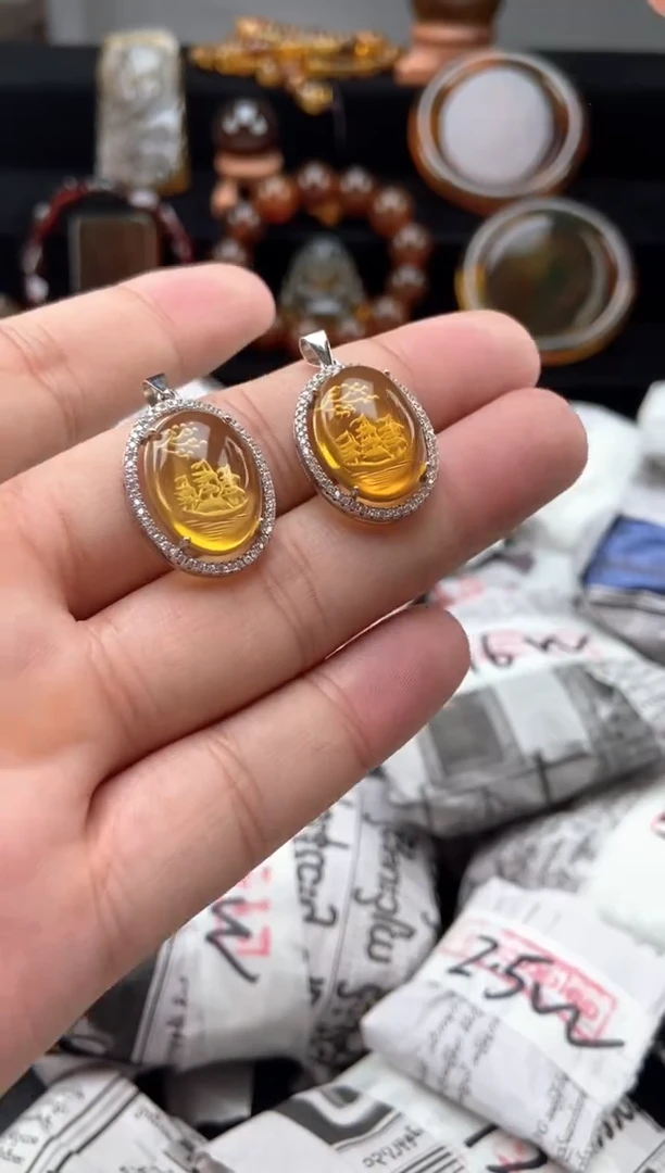 琥珀颈饰未镶嵌阴雕一帆风顺吊坠【多样性发货其中一】