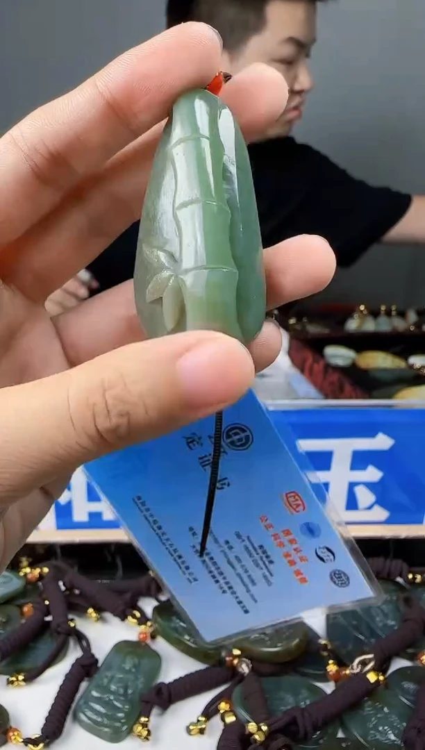 和田玉未镶嵌颈饰1