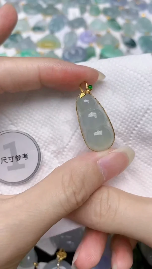 翡翠18K金镶嵌颈饰天然A货翡翠