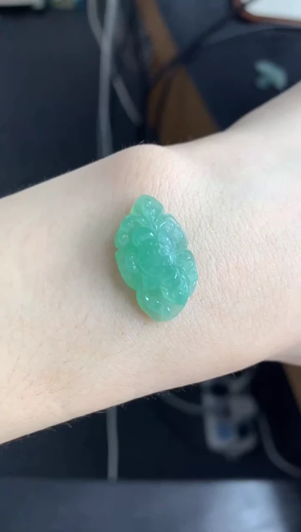 定制翡翠未镶嵌莲花