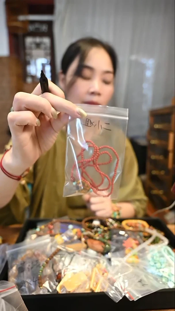 南红玛瑙未镶嵌颈饰长****姐定向 长寿的二小姐