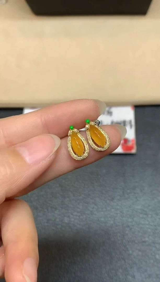 18K金镶嵌翡翠耳饰【无鉴赏期】