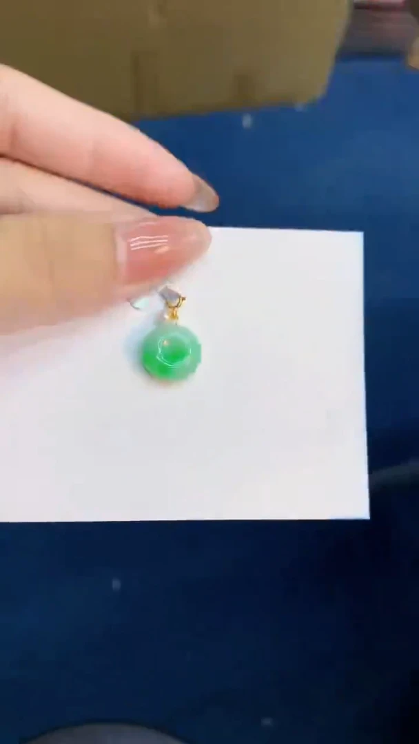 翡翠18K金镶嵌颈饰           1