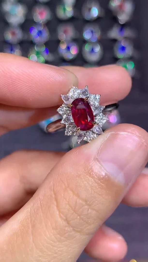 18K金镶嵌戒指红宝石1.0CT