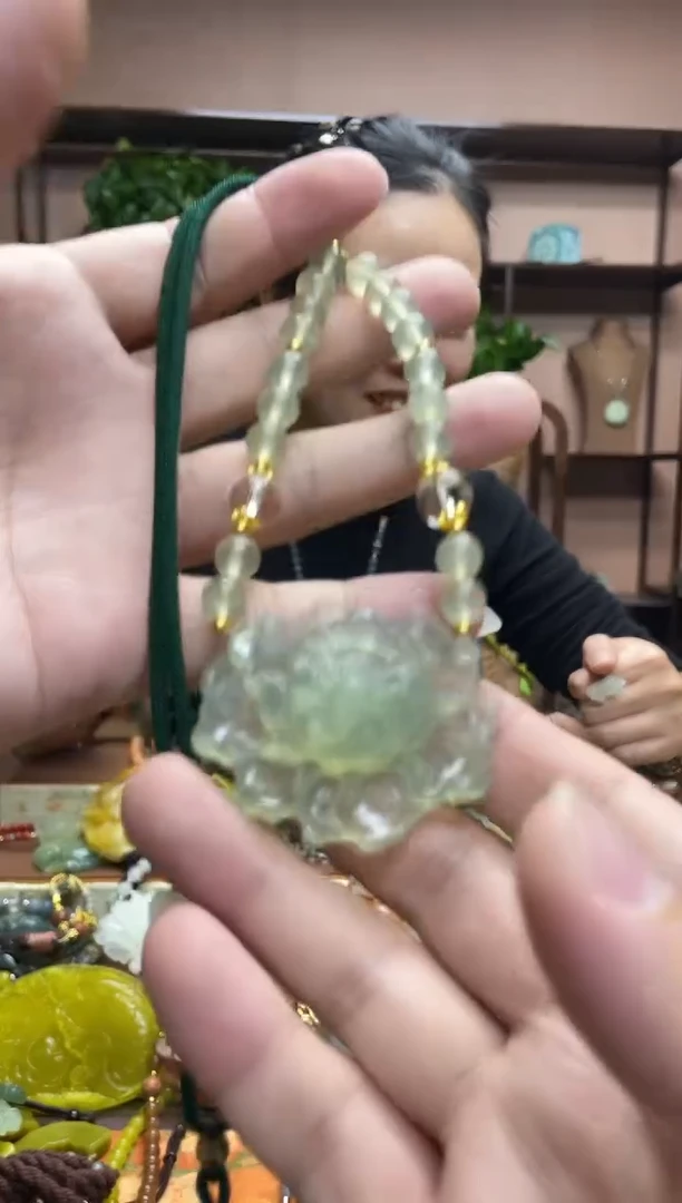 未镶嵌岫玉吊坠多样性发货发其中之一