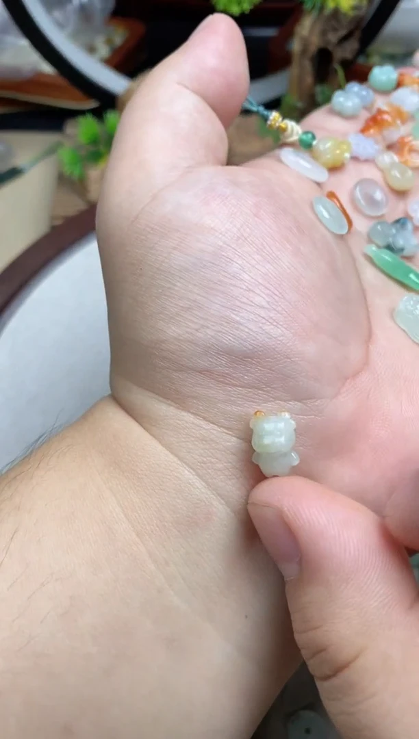 颈饰未镶嵌翡翠周**阳翡翠