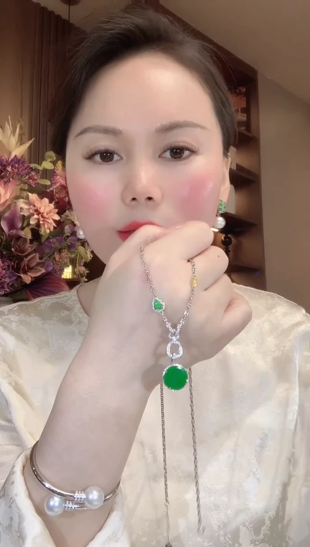 吊坠(不含链)18K金镶嵌翡翠A3 多样性发货一件