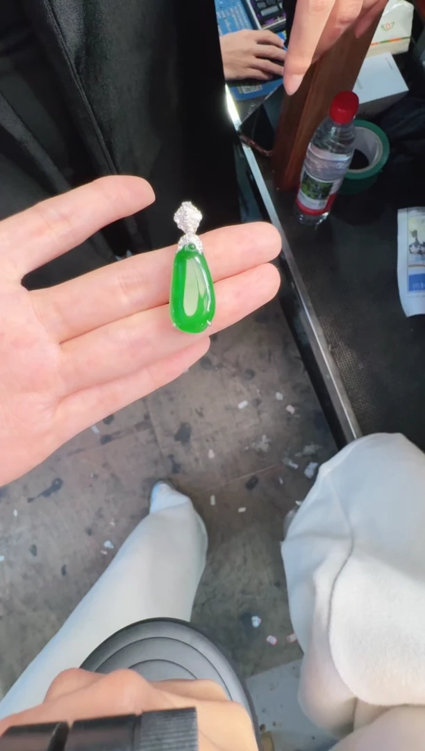 未镶嵌定制翡翠A货有轻微色差属于正常现象，福瓜1