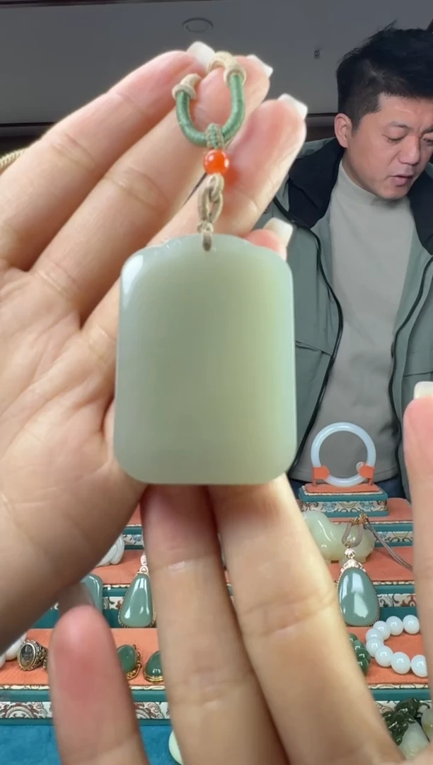 颈饰未镶嵌和田玉佩佩