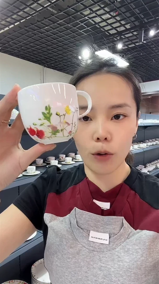 瓷片一个喝水的牛奶杯