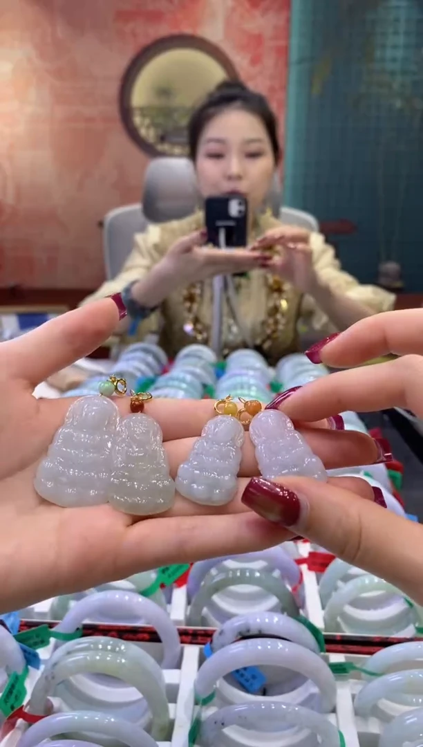【闪购商品】翡翠吊坠(不含链)合金多样性发货仅发其一/03418